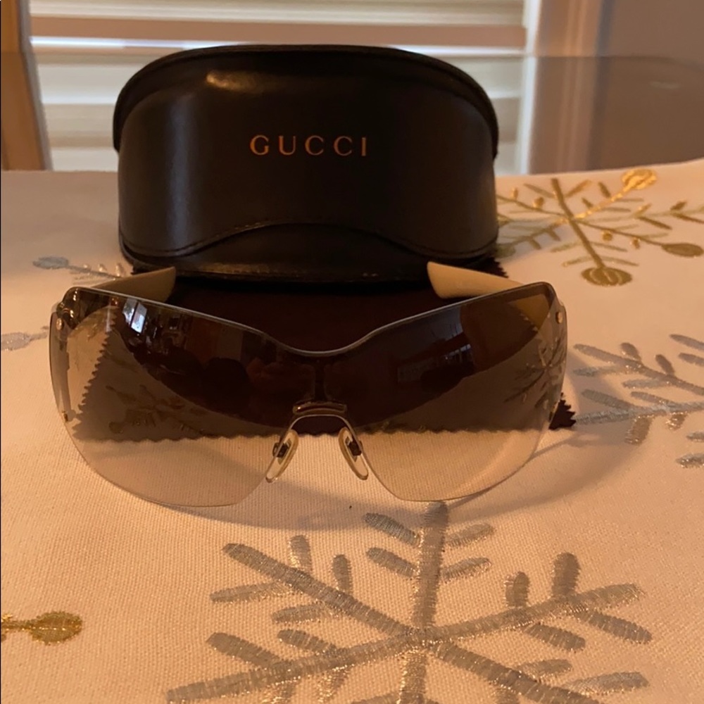 Gucci Sunglasses Style GG1825/S